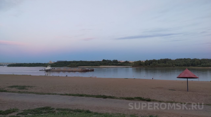 Двухдневный снегопад не отразился на «ускорении» навигации по омскому Иртышу