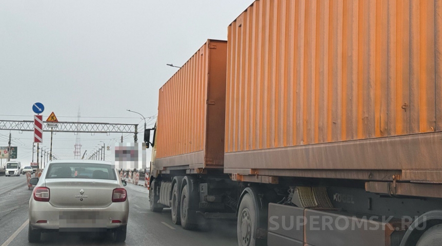 Омичам оставят только две полосы для проезда по мосту у Телецентра