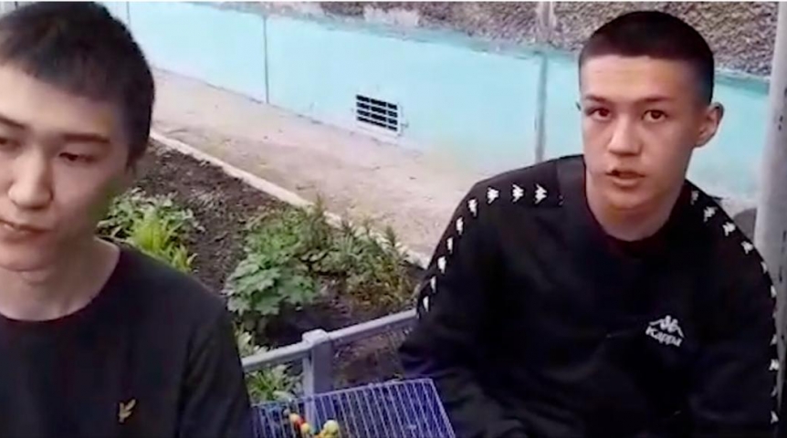 В Омске двое подростков перетащили на свой балкон малышей из горящей квартиры