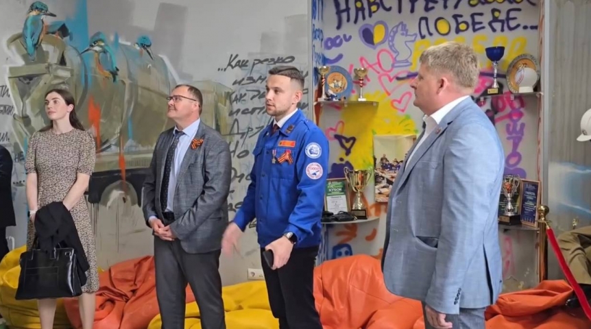 Депутаты областного парламента провели заседание комитета на базе современного пространства студотрядов