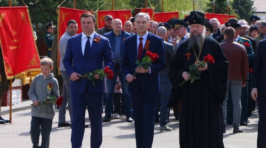 Виталий Хоценко дал старт праздничным мероприятиям к 80-летию Победы в Омске