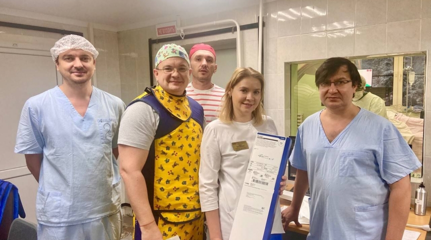 Минздрав показал омского рентгенолога в необычном фартуке