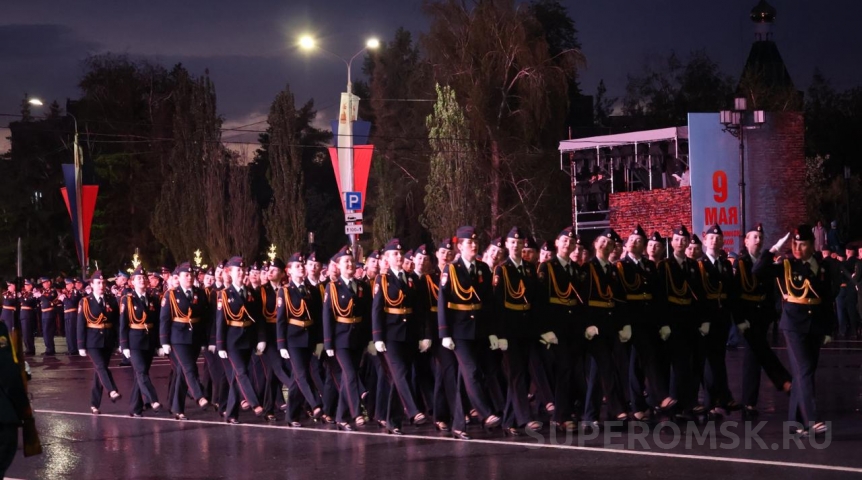 Омский курсант прошла без туфли репетицию парада Победы