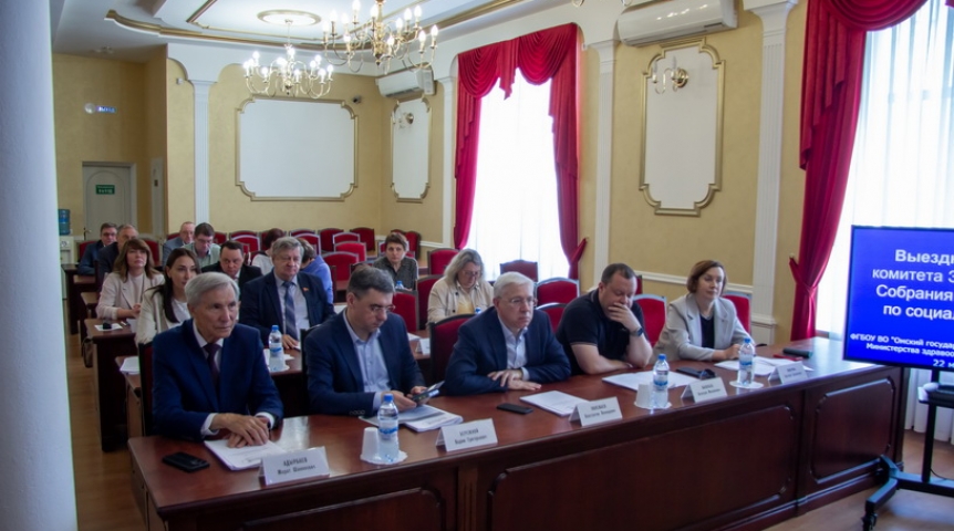 Депутаты омского Заксобрания одобрили рост объемов фонда ОМС