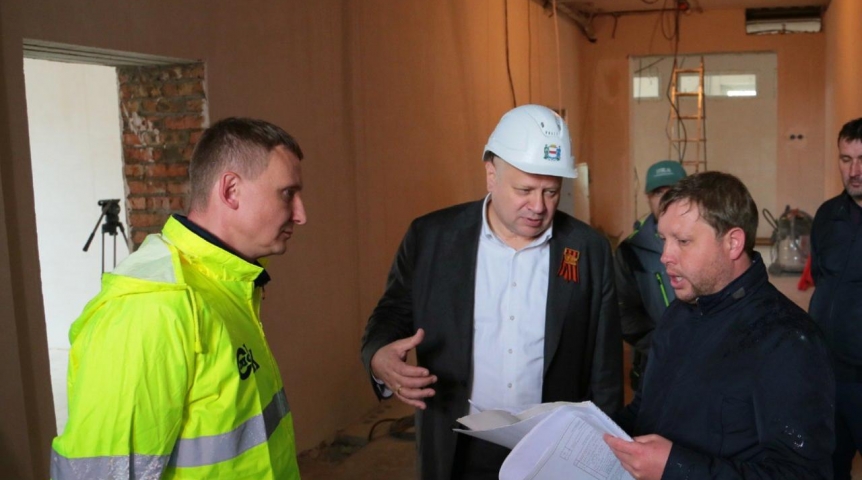 Сергей Шелест контролирует ход капремонта гимназии № 88