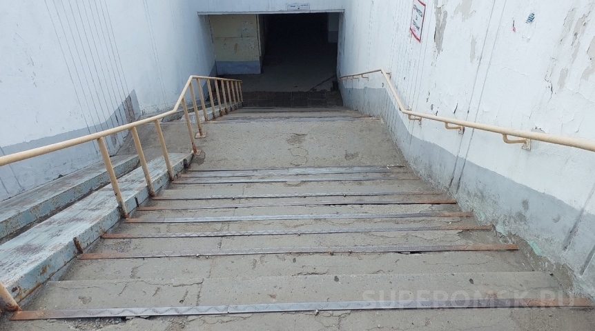 Омичка взыскала 300 тысяч рублей за падение в подземном переходе