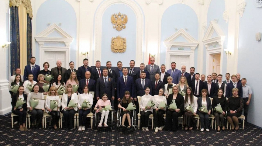 Министр спорта Дегтярев и губернатор Хоценко вручили награды омичам