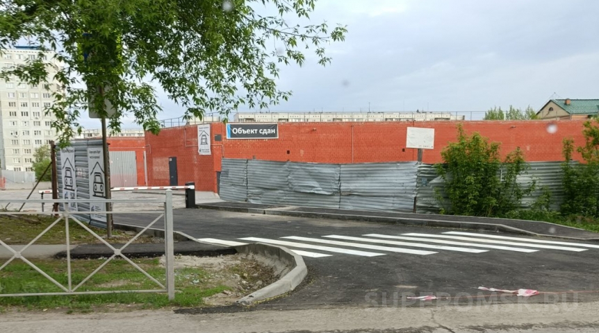 На Левобережье Омска возводят многоэтажную стоянку и крупный гараж