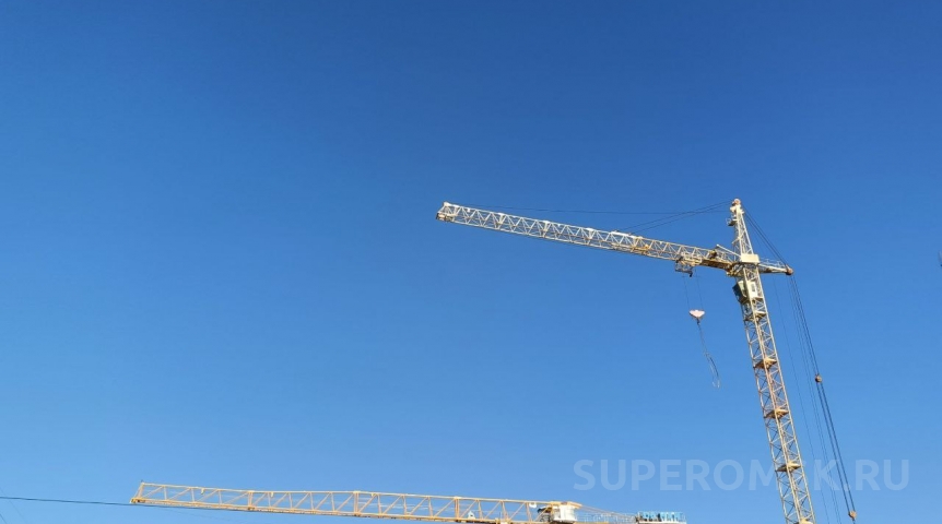 Возведены почти все этажи строящегося крупного дома в Омске