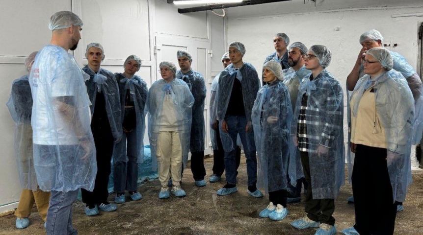 Команда студентов и преподавателей Омского политеха посетила Тюкалинский маслосыркомбинат