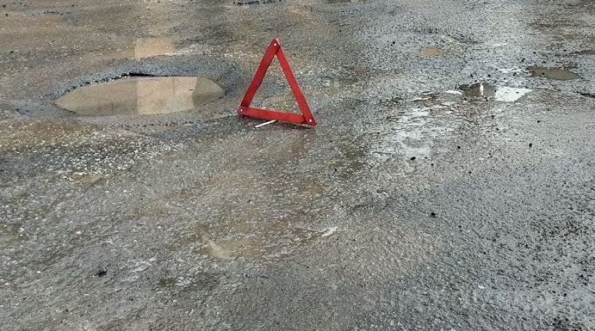 Под Омском водитель сбил молодую велосипедистку и скрылся с места ДТП