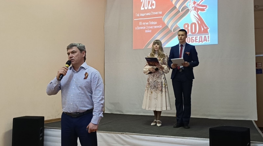 Юрий Козловский совместно с омичами поздравил ветеранов с Днем Победы