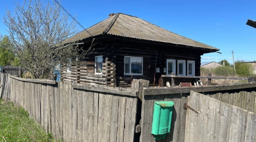 В Омской области сельчанин подозревается в том, что не узнал отца и зарезал его