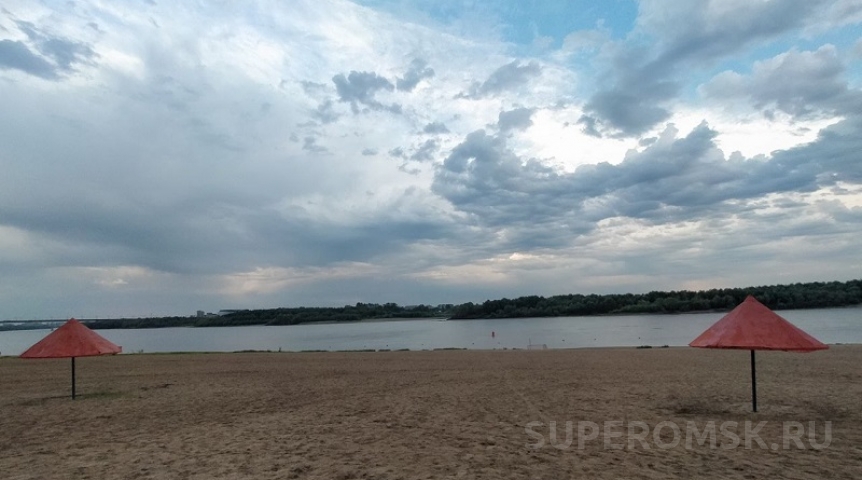 Омичам снова запретили купаться на городских пляжах