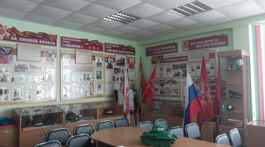 Дмитрий Сахань помог восстановить музей боевой славы в омской СОШ № 106