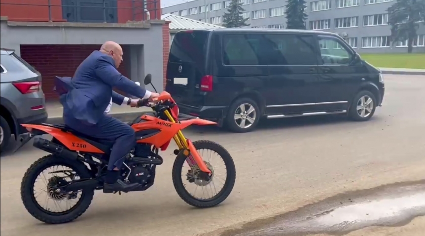 Мэр Омска Шелест купил себе мотоцикл и раскрыл цену