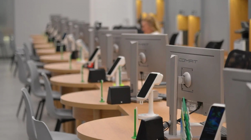 Сибиряки оформляют страховки и подключают мобильную связь в офисах Сбера