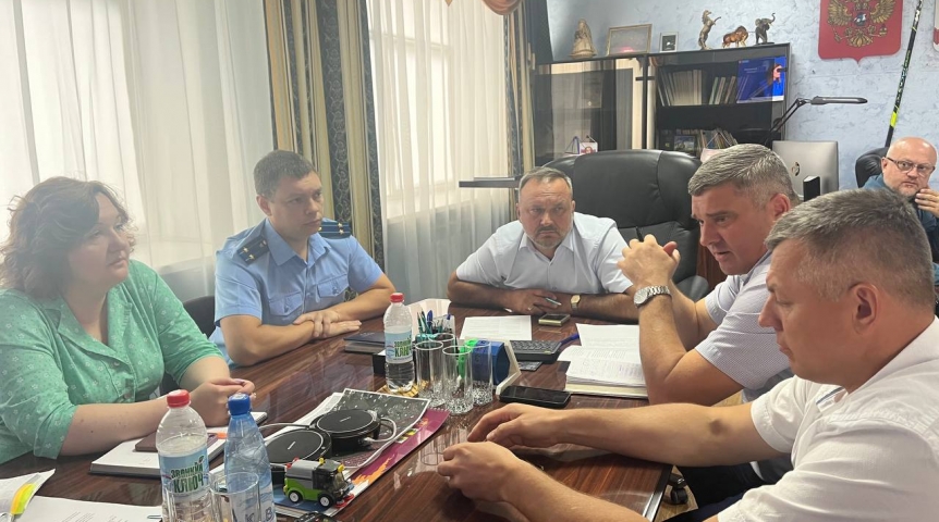 Глава Омского района Долматов провел совещание по вопросам водоснабжения села Лузино