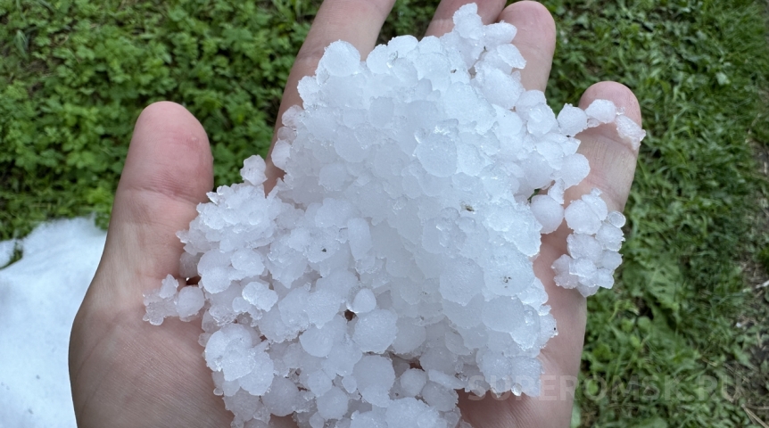 Район Омской области засыпало крупным градом