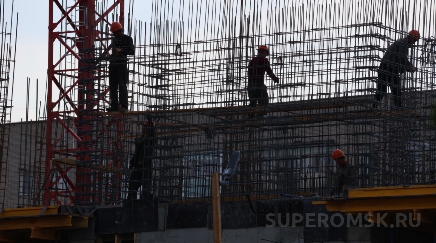 «Опасаются угрозы обрушения домов»: в Омске проверят обвал у новостройки