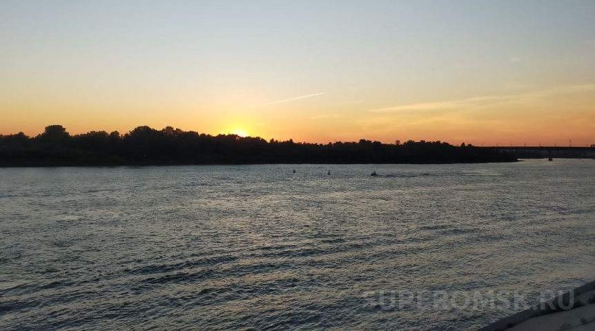 Река с высокой водой угрожает Омской области