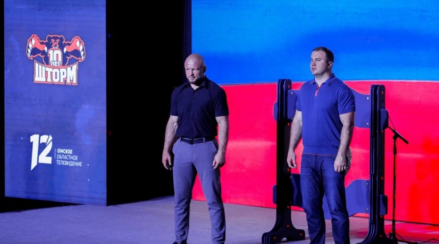 Губернатор Хоценко побывал на открытии масштабных соревнований в Омске