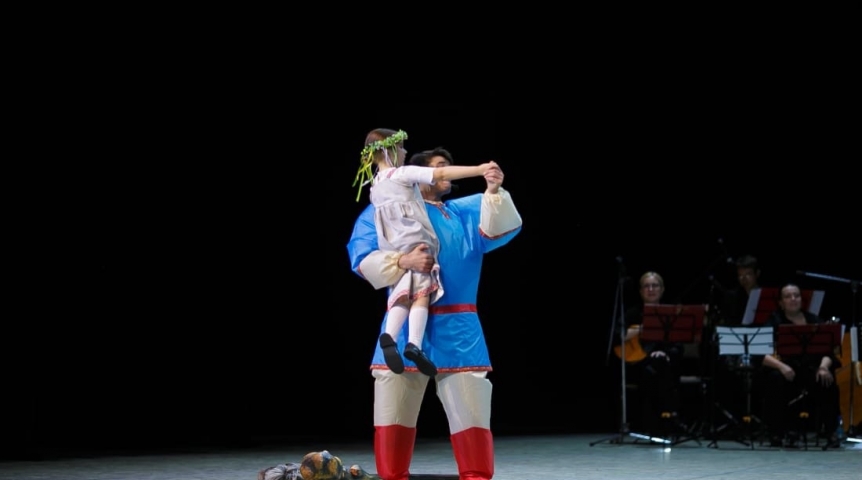 Проект «Танцы без границ» показал омичам «Танцевальные узоры России»