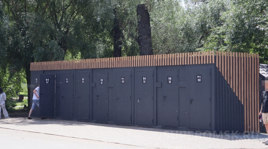 В Омске установили гендерно нейтральные туалеты