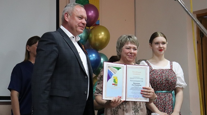 В Омском районе поздравили лучших социальных работников