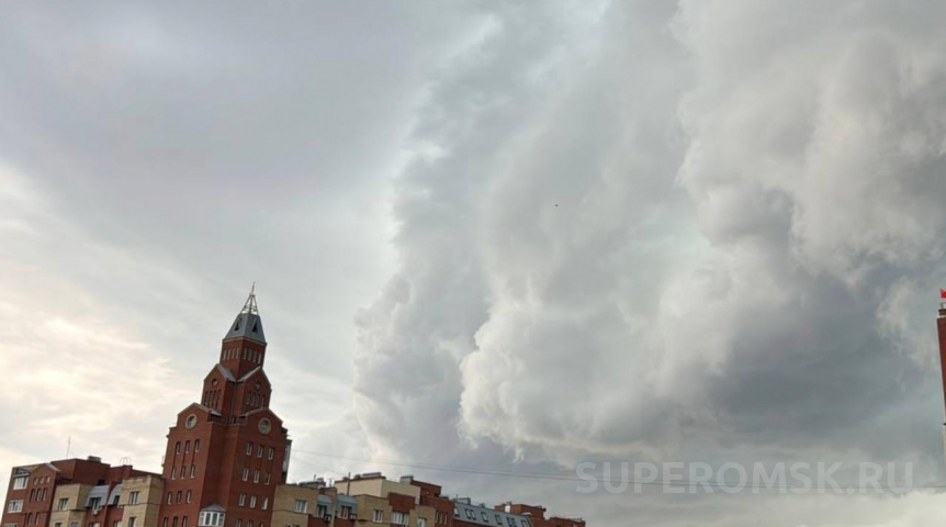 Двум самолетам на Омск отказали в посадке из-за урагана