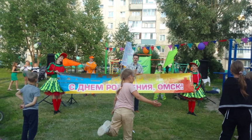 Депутат Дмитрий Сахань помог омским КТОСам с праздничными мероприятиями ко Дню города