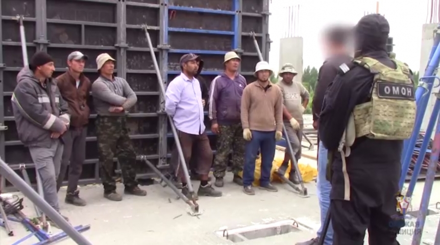 Омский фермер получил огромный штраф за трудоустройство трех нелегалов