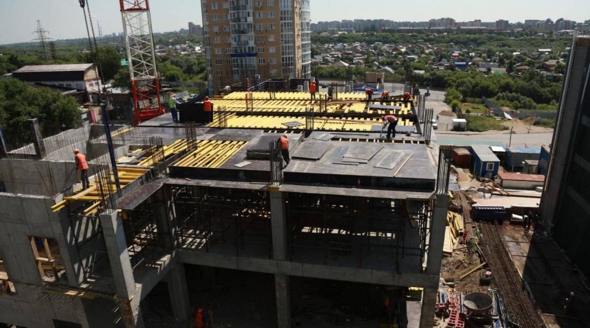 Виталий Хоценко сообщил о ходе строительства нового корпуса КМХЦ в Омске