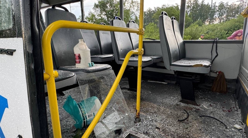 Появились кадры с места жуткого столкновения автобуса и большегруза в Омске