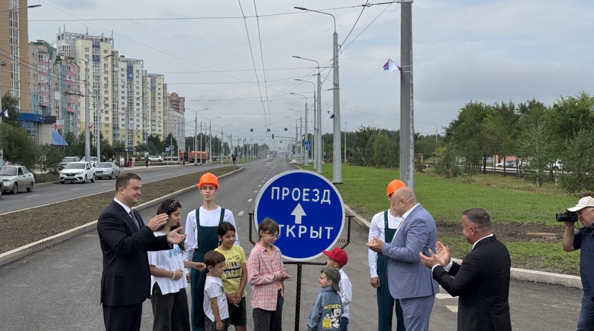 Виталий Хоценко и Сергей Шелест открыли для движения шестиполосный бульвар Архитекторов