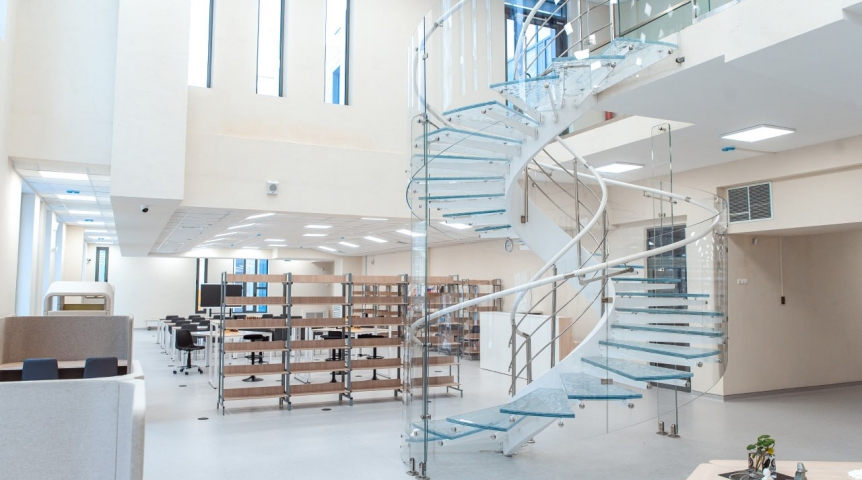 В оказавшемся популярным омском лицее откроют дополнительные классы