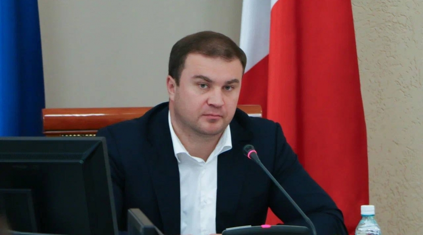 Поручением Виталия Хоценко расширен комплекс мер поддержки омских детей-сирот