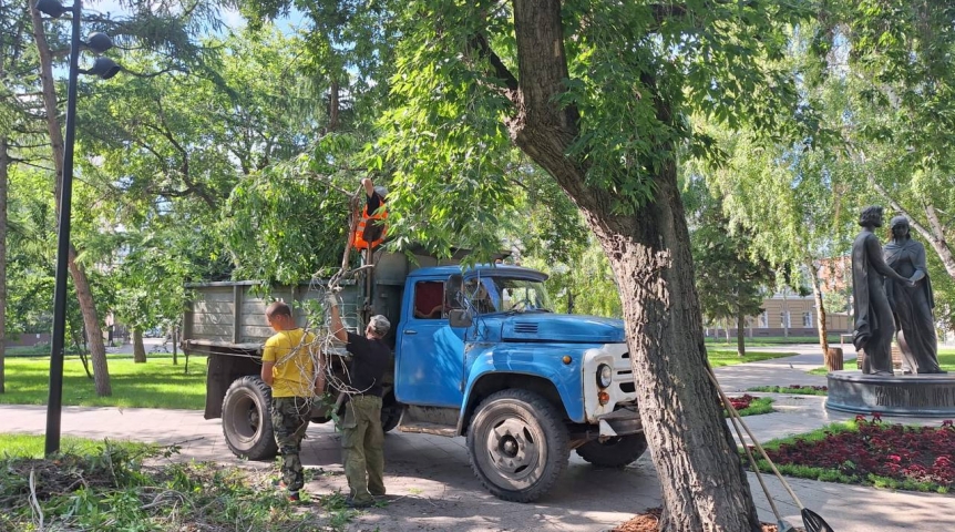 В УДХБ сообщили о зачистке Омска после урагана