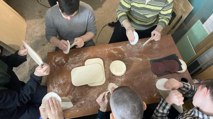 Сообщество равных: как инклюзивные мастерские помогают особенным омичам