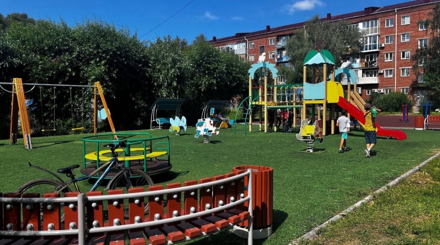 Власти Омска показали красочные дворы ЦАО