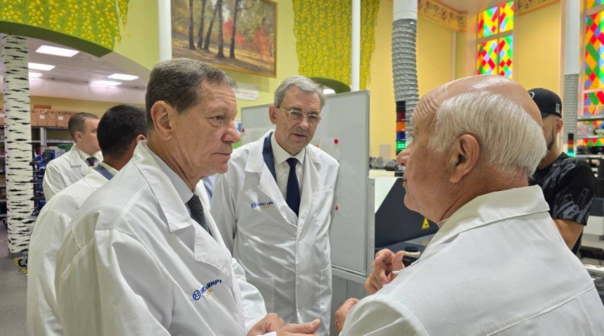 Артемов и Жуков побывали на НПО «МИР» в Омске