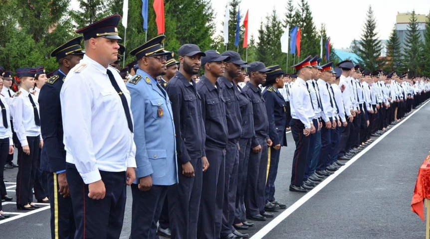 Омскую академию МВД окончили жители Камеруна, Анголы и Бурунди