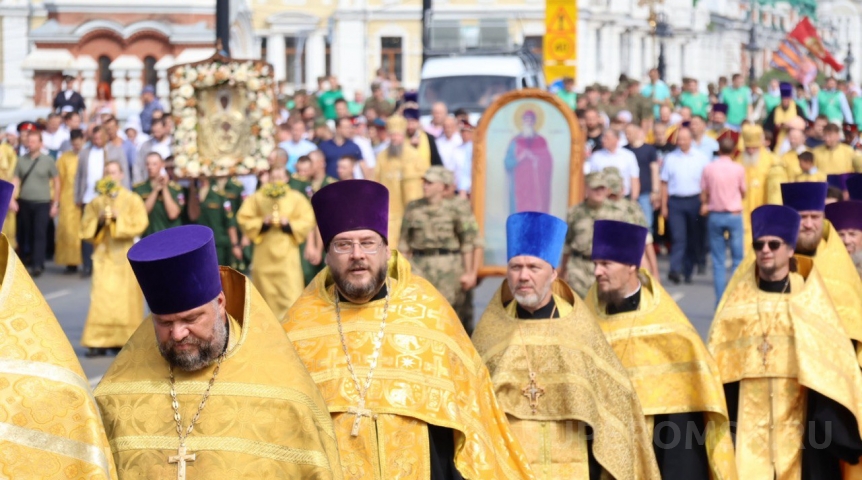 По улице Ленина в Омске пронесли целительную икону