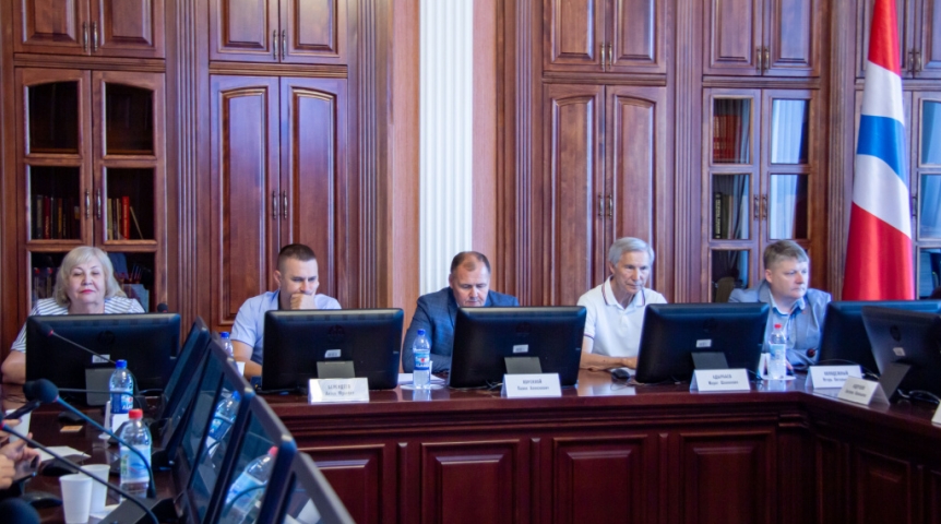 Омские депутаты обсудили проект закона по регулированию отношений в сфере молодежной политики