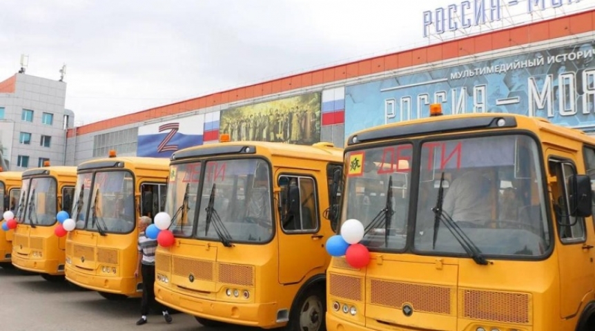 Геннадий Долматов сообщил об обновлении школьного автопарка в Омском районе