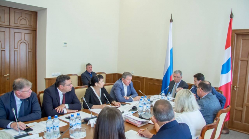 Александр Артемов провел встречу с главами советов Омской области