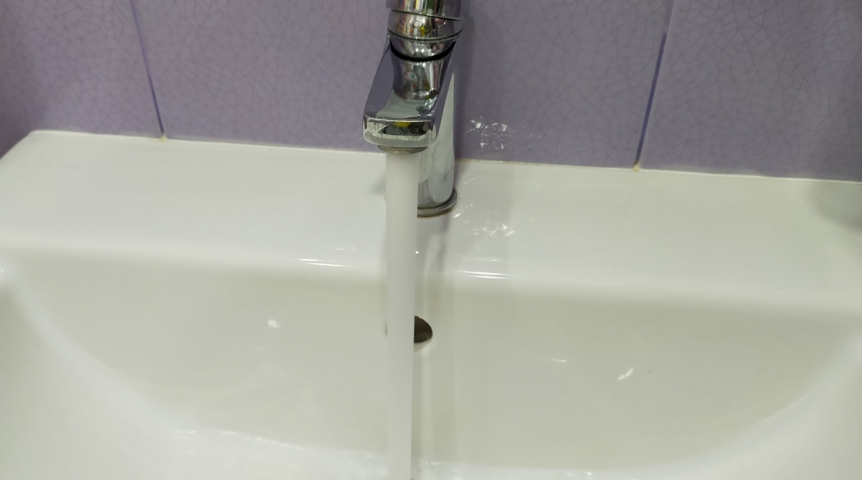 Десятки жилых и административных зданий в Центральном округе Омска оставят без воды