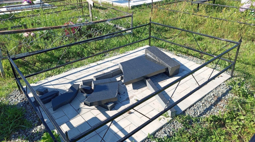 В Омской области возбудили дело из-за надругательства над захоронениями