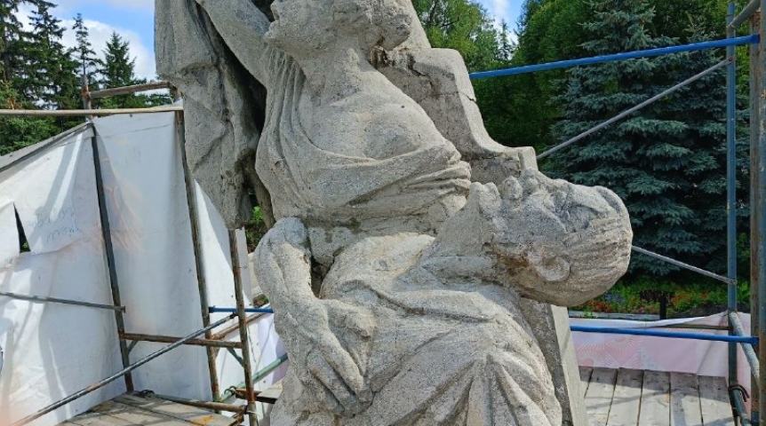 Мэр Омска Шелест отчитался о ремонте столетнего памятника Борцам революции