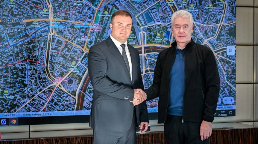 Омский губернатор Хоценко обсудил с мэром Москвы передачу коммунальной техники